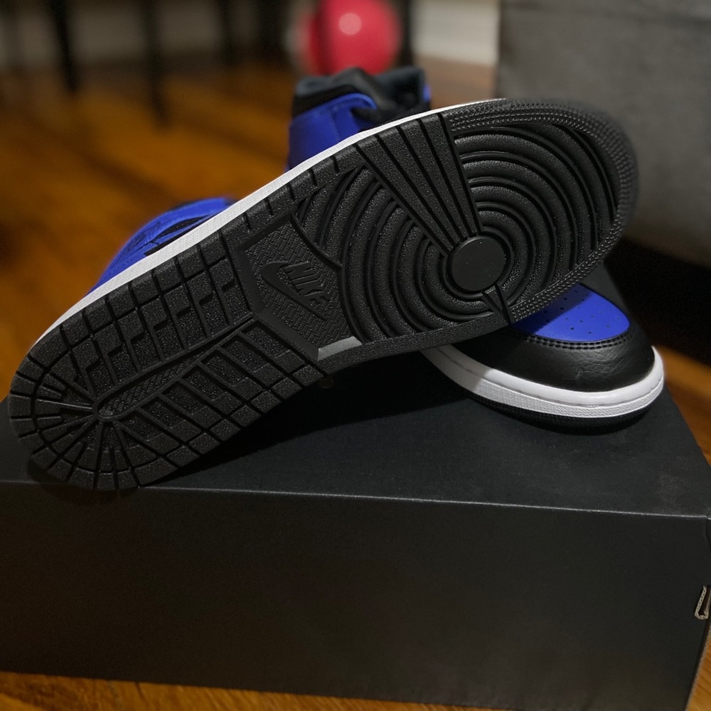 Brand new Jordan Mid 1 Retro Blue - Picture 2 of 5